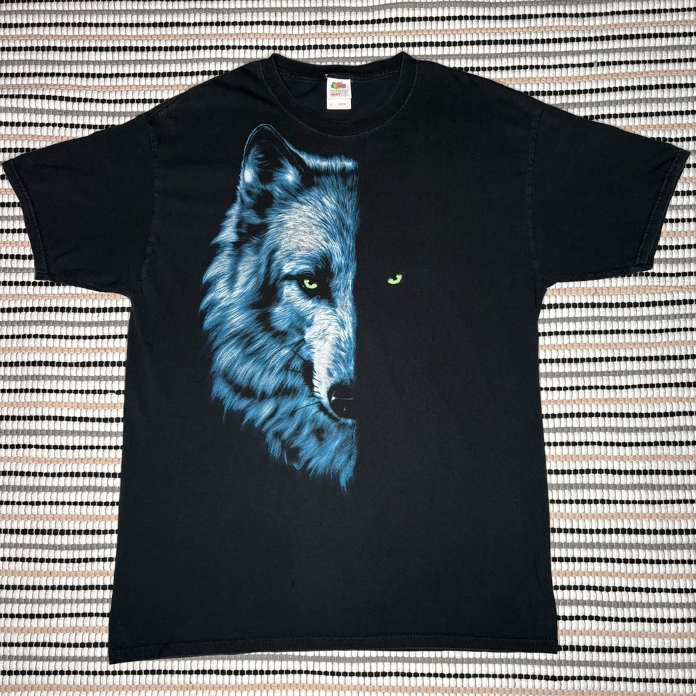 Early 2000s Wolf Graphic T Shirt